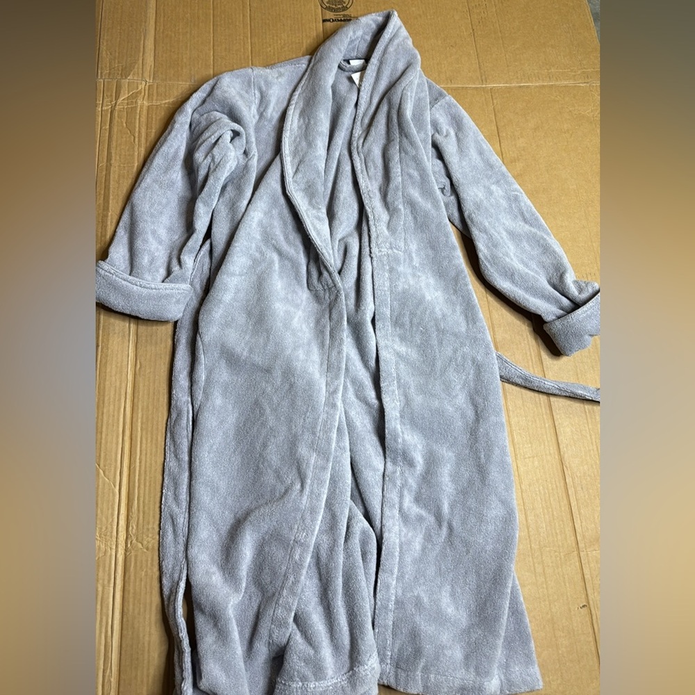 New without Brooklinen super plush Robe size s in smoke color